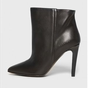 NWOT COMMON PROJECT BLACK LEATHER HEELED BOOTIES